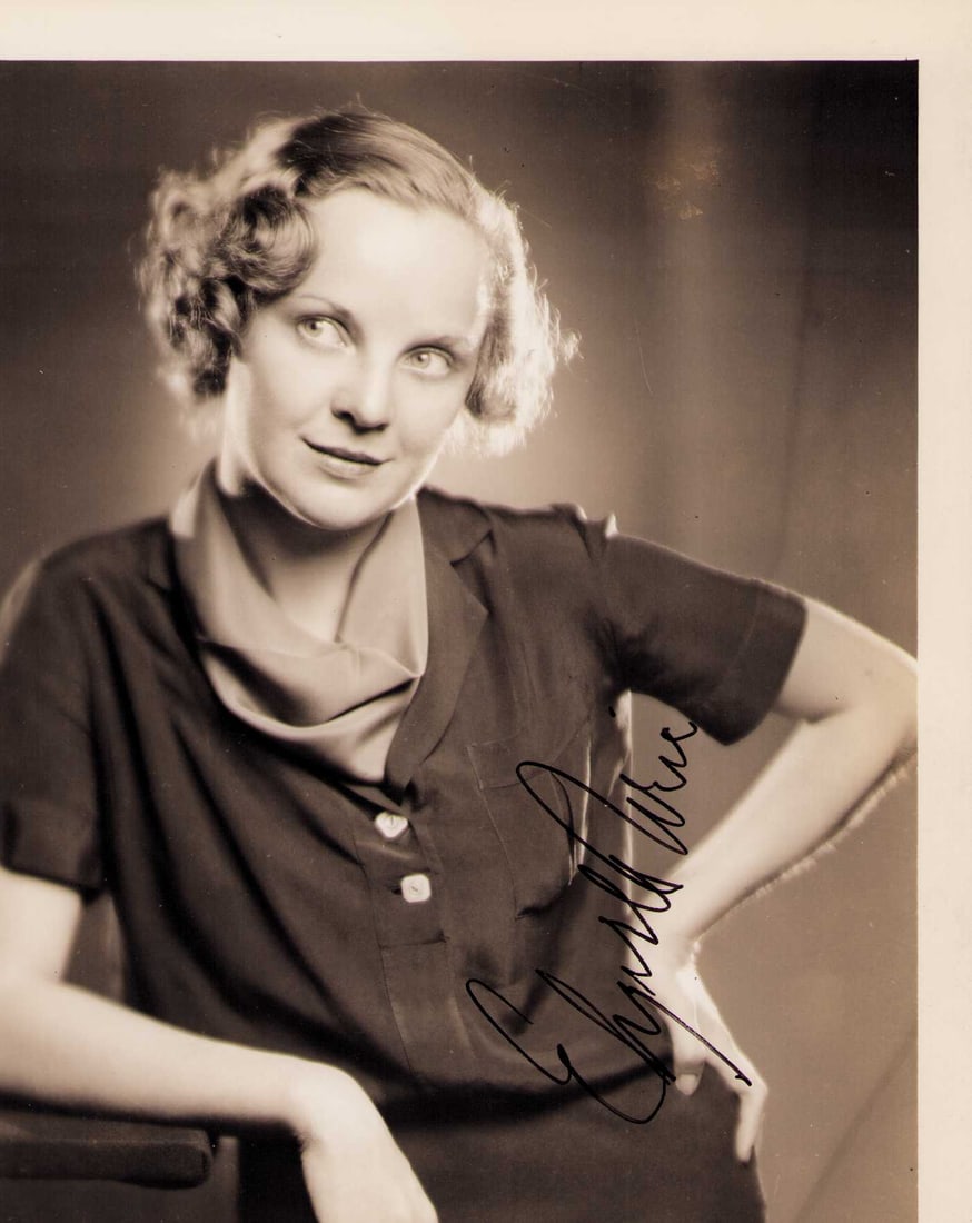 Elspeth Eric signed photograph (1 of 1)