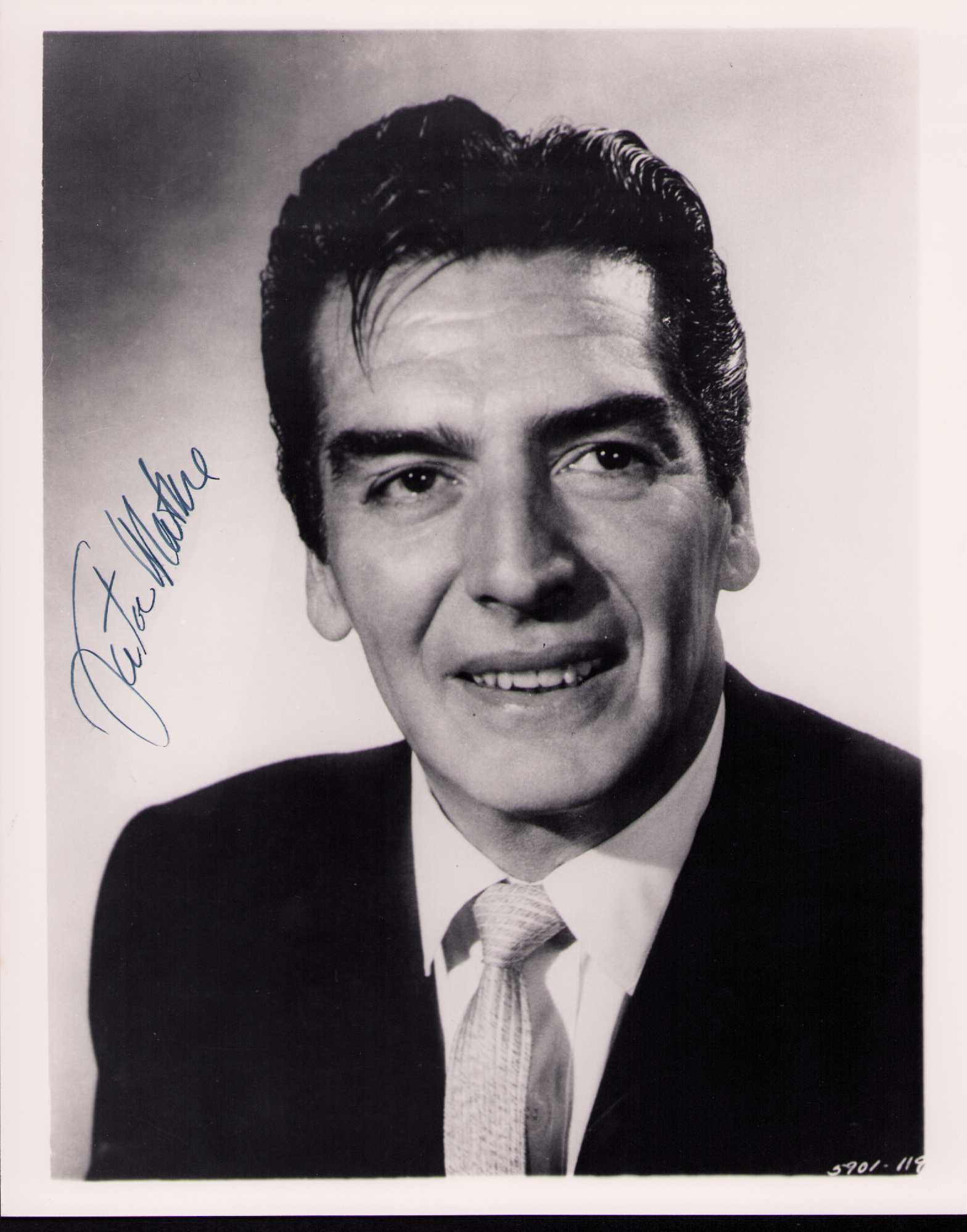 Victor Mature signed photograph (1 of 1)