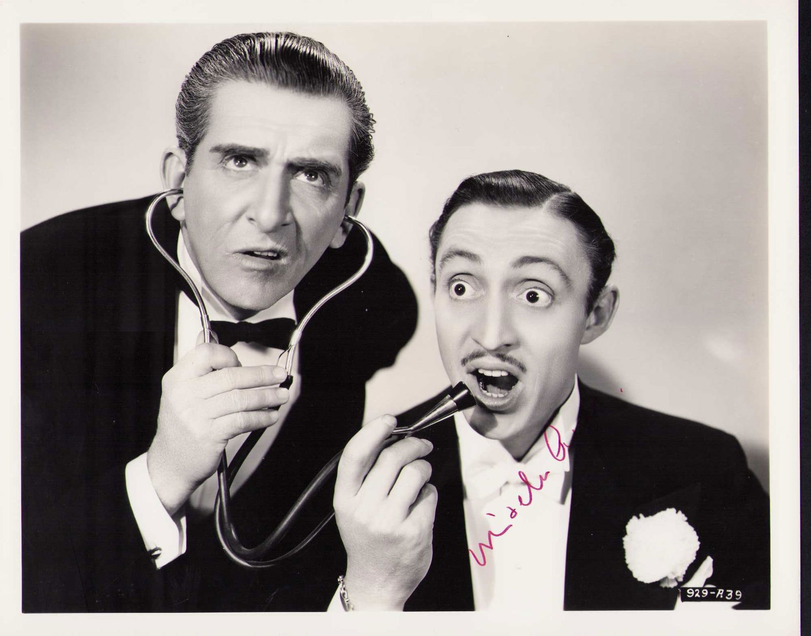 Mischa Auer signed photograph (1 of 1)