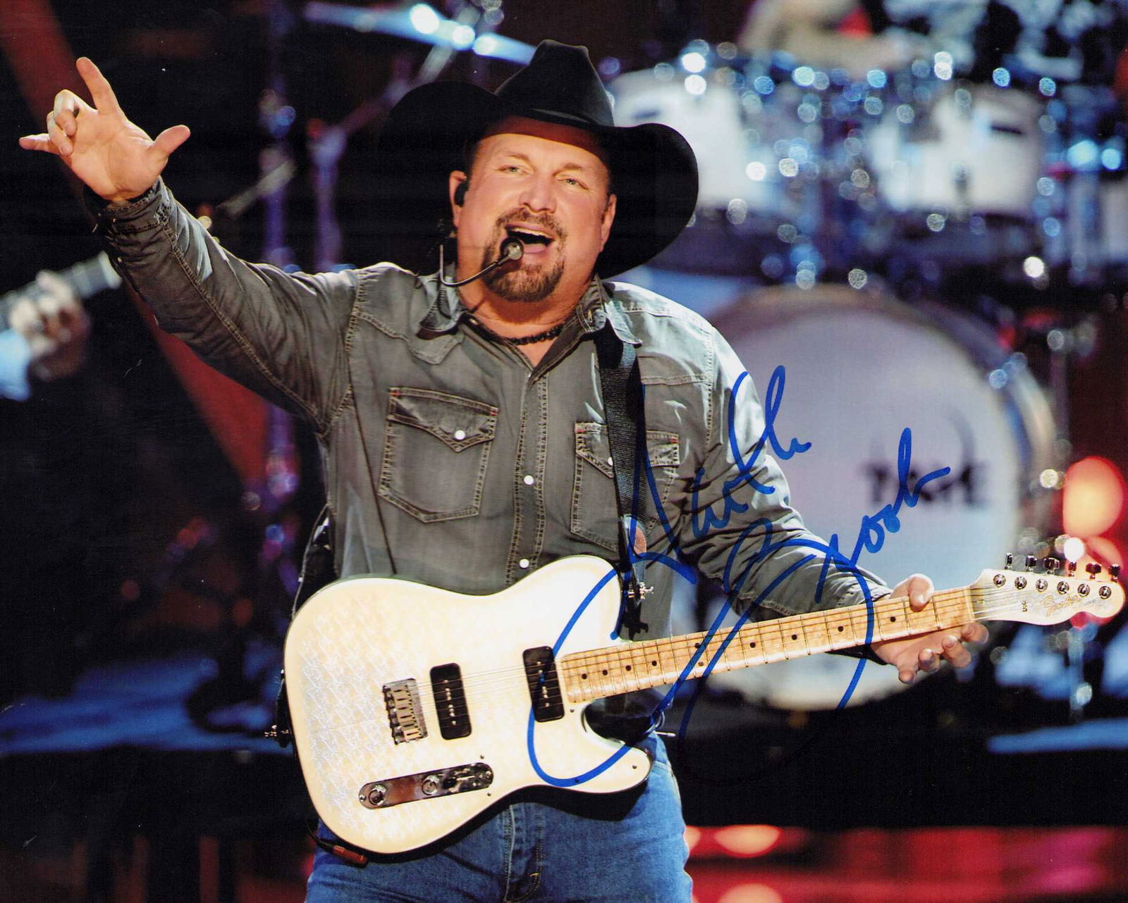 Garth Brooks signed photograph (1 of 1)