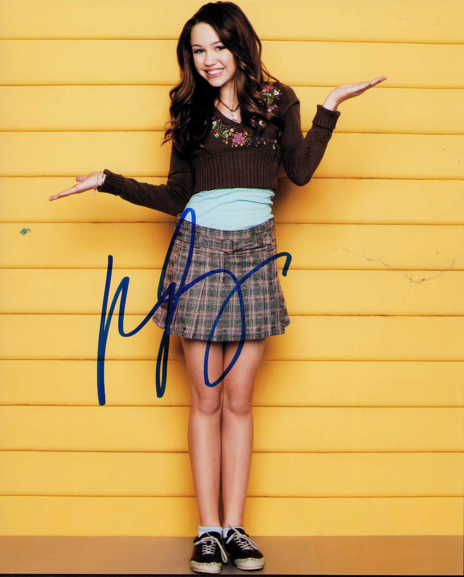 Miley Cyrus Hannah Montana signed photograph: A Hannah Montana signed 8x10 by the actress pop singer ate of AuthenticityEVERY item in this auction comes with at minimum one fully illustrated and serial numbered COA signed by the worlds leading au