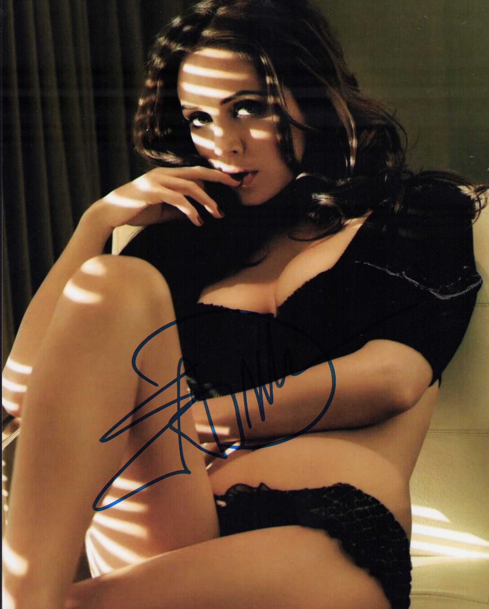 Eliza Dushku signed photograph: A sexy signed 8x10 of the actress from True Lies etc Certificate of AuthenticityEVERY item in this auction comes with at minimum one fully illustrated and serial numbered COA signed by the worlds
