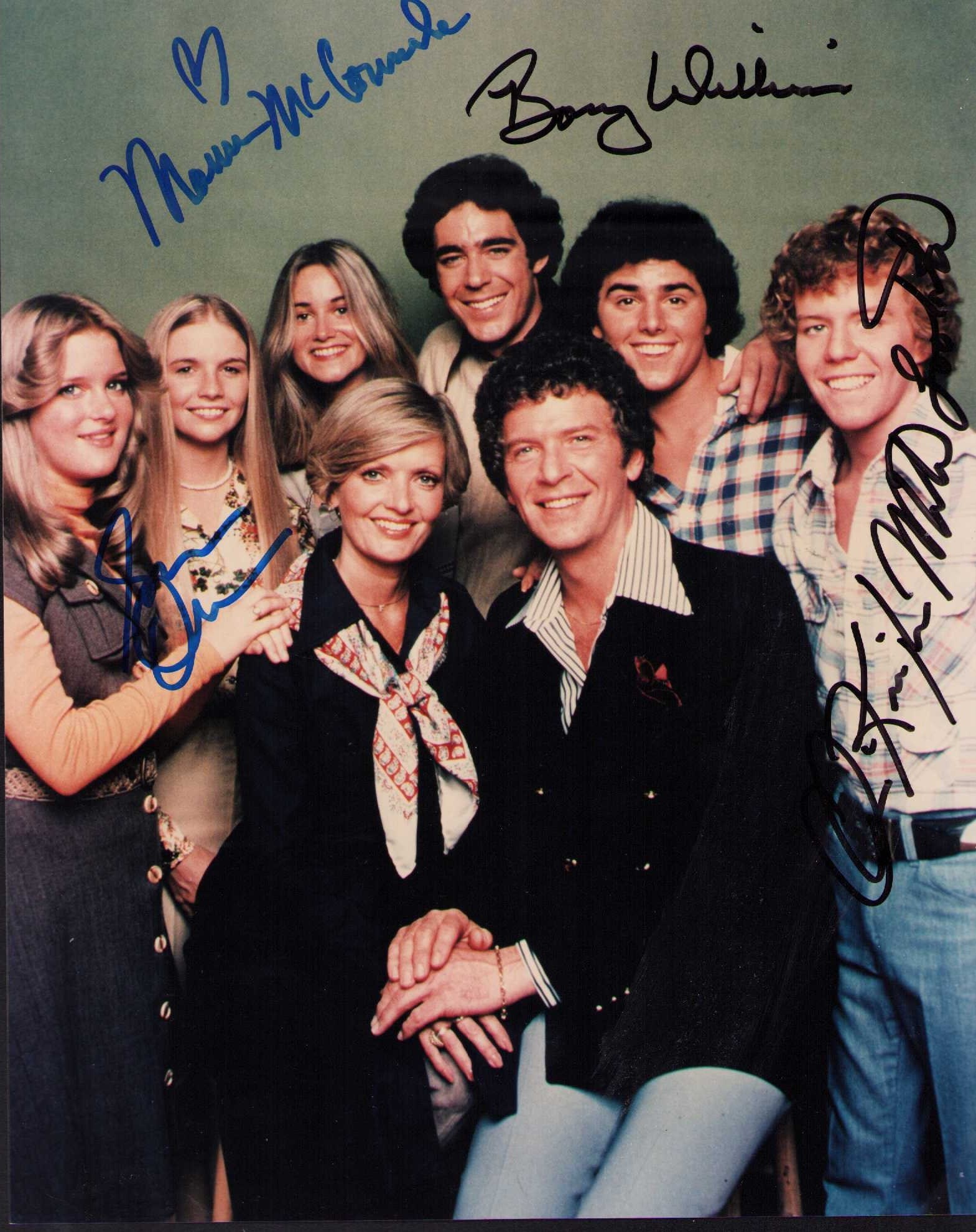 Brady Bunch cast signed photograph: A vintage 70s signed still by christopher Knight, Barry Williams, Maureen McCormack, Mike Lookinland and Susan Olsen Certificate of AuthenticityEVERY item in this auction comes with at minimum one ful