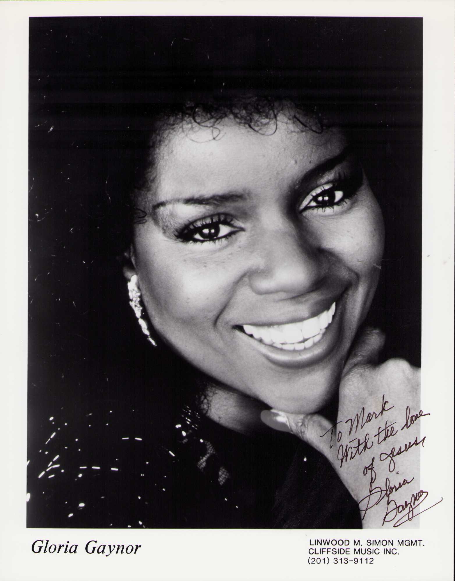 Gloria Gaynor signed photograph (1 of 1)