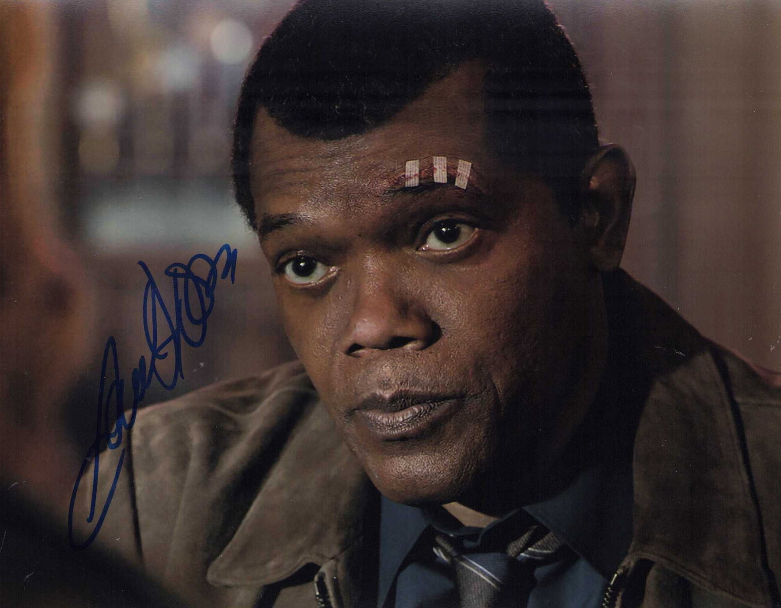 Samuel L Jackson signed photograph: Scarce signer Jackson signed in person 8x10 Certificate of AuthenticityEVERY item in this auction comes with at minimum one fully illustrated and serial numbered COA signed by the leading