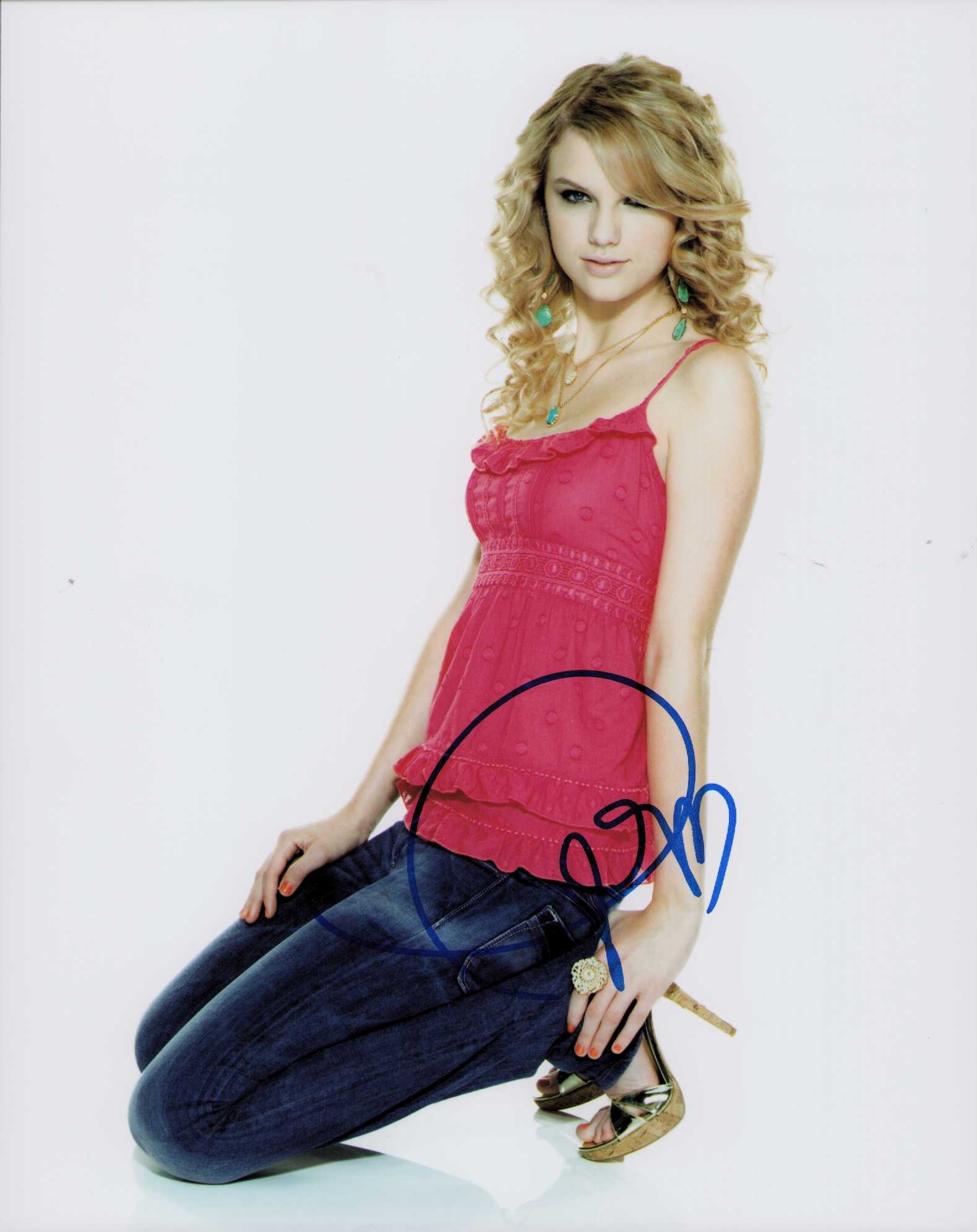 Taylor Swift signed photograph: A nice signed 8x10 of the pop superstar Certificate of AuthenticityEVERY item in this auction comes with at minimum one fully illustrated and serial numbered COA signed by the leading authenticator