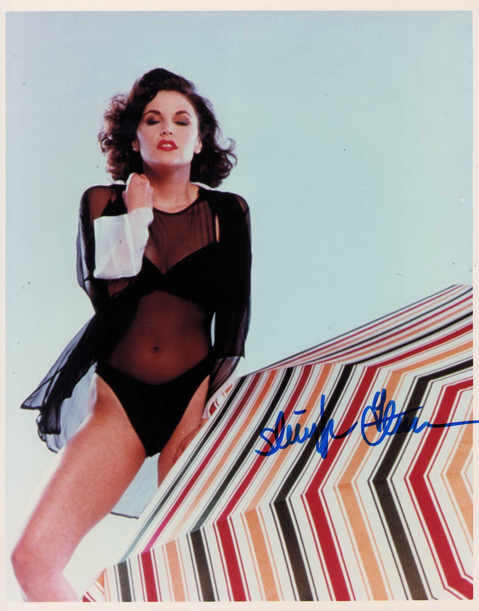 Sherilyn Fenn signed photograph (1 of 1)