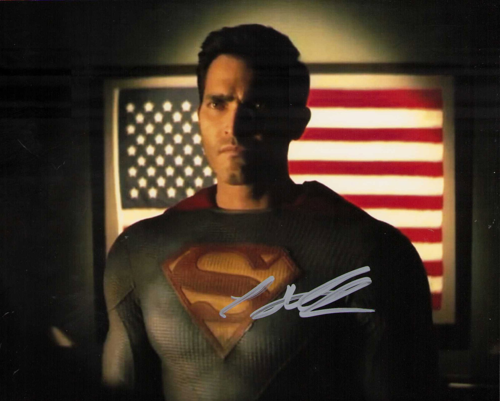 Tyler Hoechlin Superman signed photograph: Scarce Superman from recently ended series on TV Certificate of AuthenticityEVERY item in this auction comes with at minimum one fully illustrated and serial numbered COA signed by the leading authent