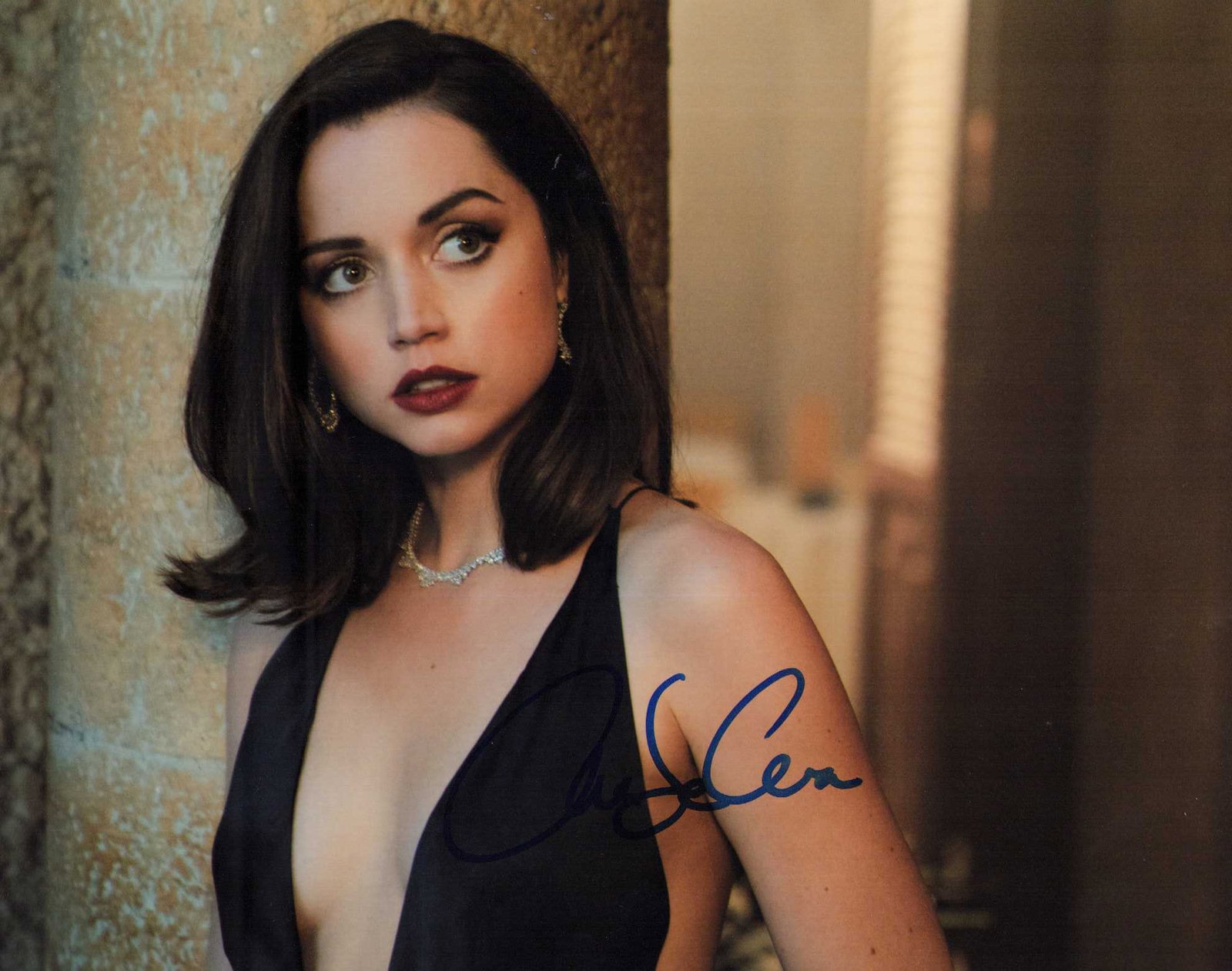 Anna De Armas signed Bond photograph: Sexy Bond babe and John Wick star Anna De Armas Certificate of AuthenticityEVERY item in this auction comes with at minimum one fully illustrated and serial numbered searchable online COA signed by
