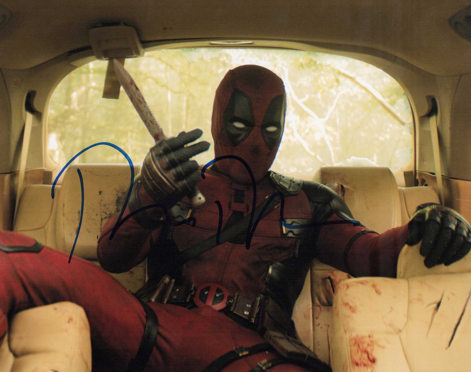 Ryan Reynolds Deadpool signed photograph: A Deadpool signed Ryan Reynolds 8x10 photograph uncommon tough signer Certificate of AuthenticityEVERY item in this auction comes with at minimum one fully illustrated and serial numbered searchable o