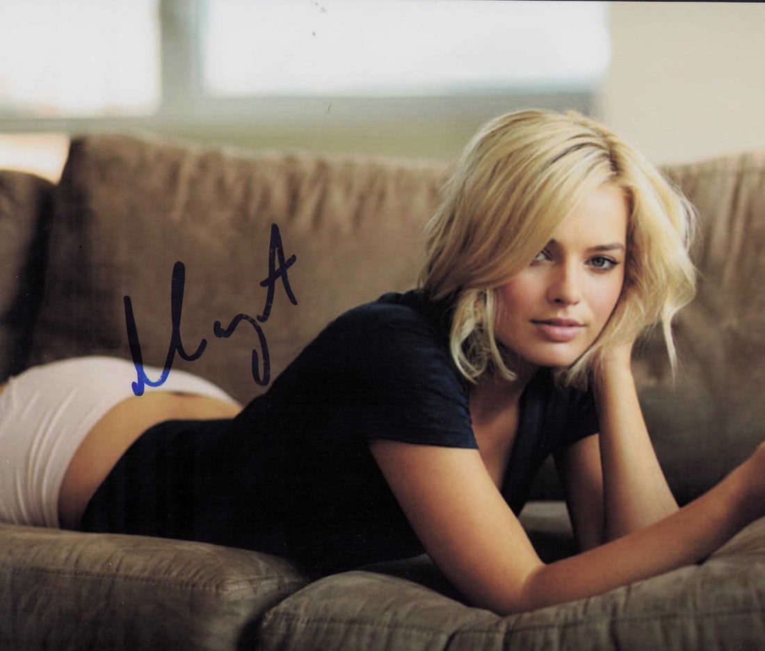 Margot Robbie signed photograph (1 of 1)