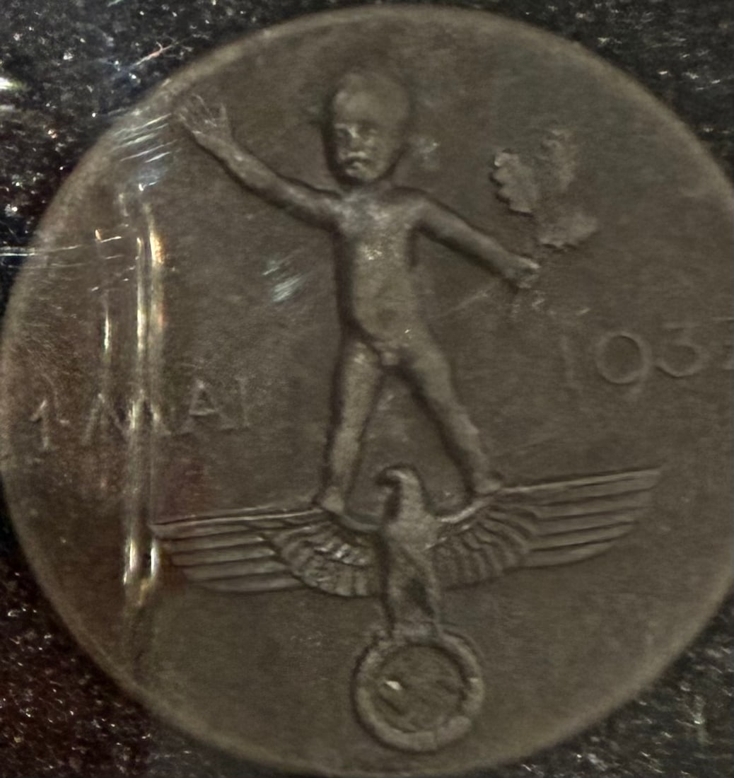 1933 may Day Tinnie WWII Nazi: A Nazi WWII May Day tinnie these badges were sold at the National Day of Labor events this one 1933