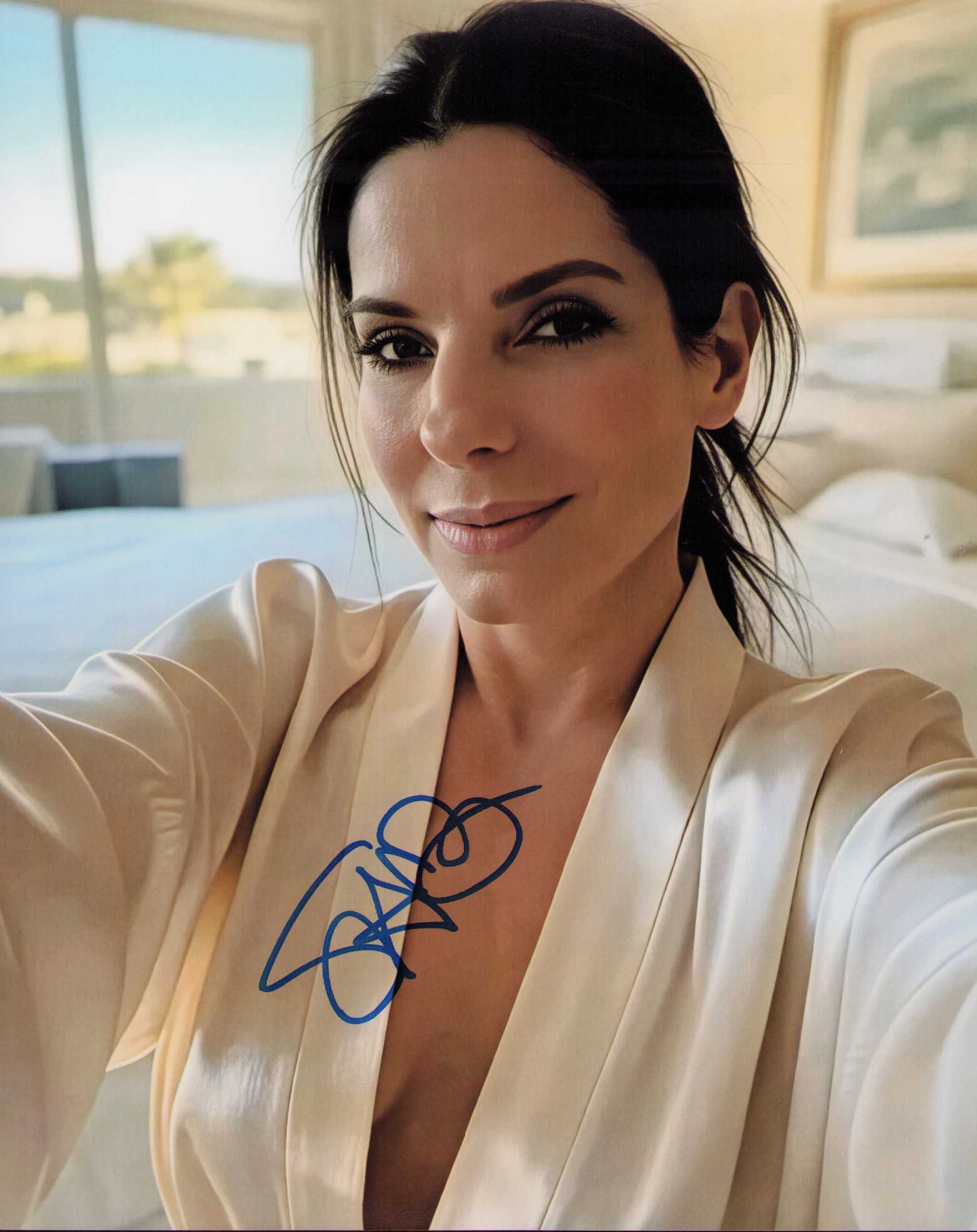 Sandra Bullock signed photograph: Scarce signer legendary actress signed 8x10 Certificate of AuthenticityEVERY item in this auction comes with at minimum one fully illustrated and serial numbered searchable online COA signed by the le