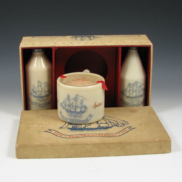 Hull Old Spice Shaving Set - Mint in Box: Old Spice shaving set in brand new condition in the original box. A very rare find to have this set not only with the box, but also in new condition with the shaving soap intact.