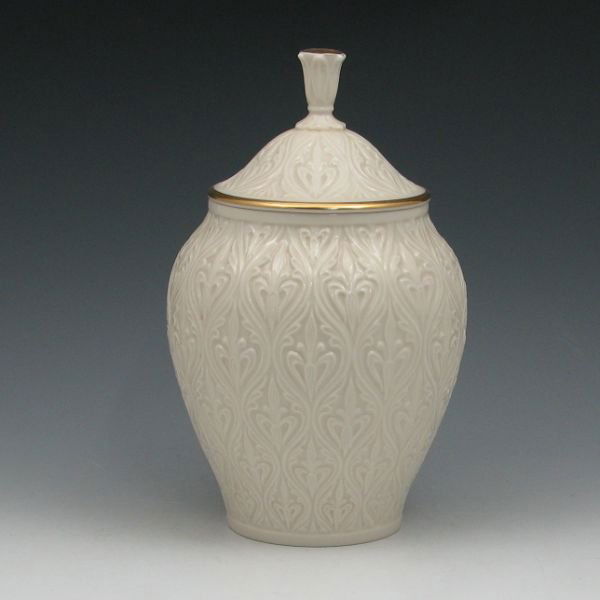 1312 Lenox Lidded 8 7/8" Ginger Jar Mint