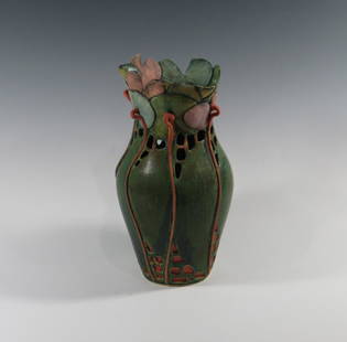 Mary Pratt Clay Studio Reticulated Vase - Mint: Mary Pratt- Pratt Clay Studio Contemporart Pottery Reticulated Vase. Marked M Pratt Pratt Clay Studio 2017, Roycroft Renaissance Artisan. Mint condition 9"