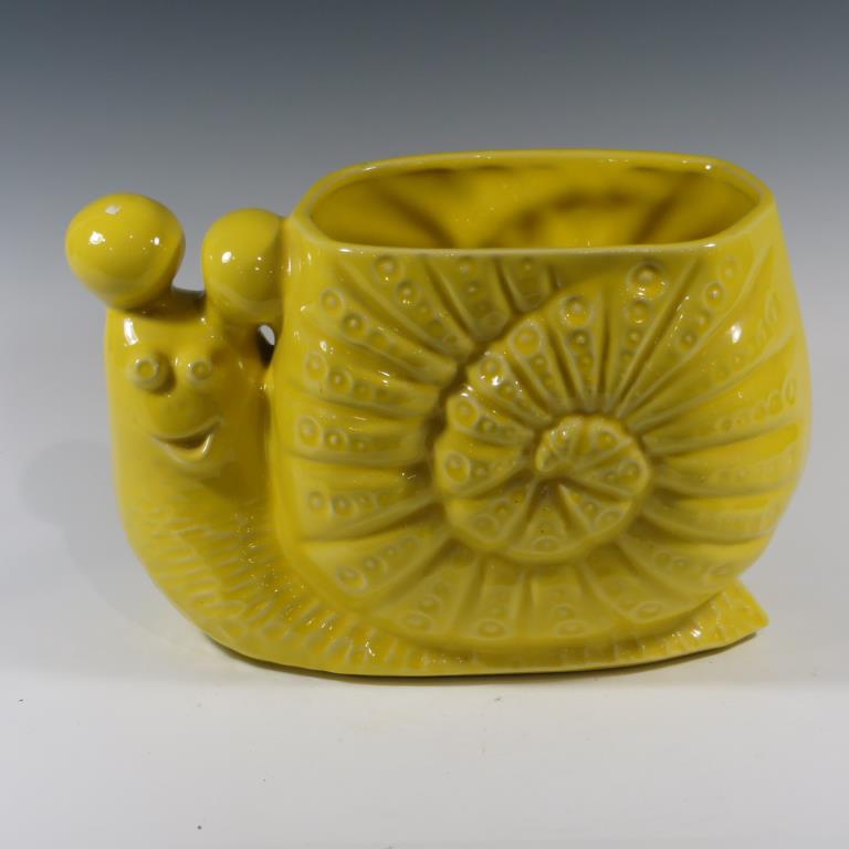 McCoy Yellow Snail Vase (1 of 1)