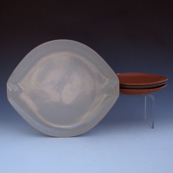 Roseville Raymor Plates (5): Lot of Roseville Raymor #154 bread &butter plates (3) and #152 dinner plates (2). All marked. The two rust-colored plates have chips while the other three are excellent. 12" and 7 3/4" wide.Provenance