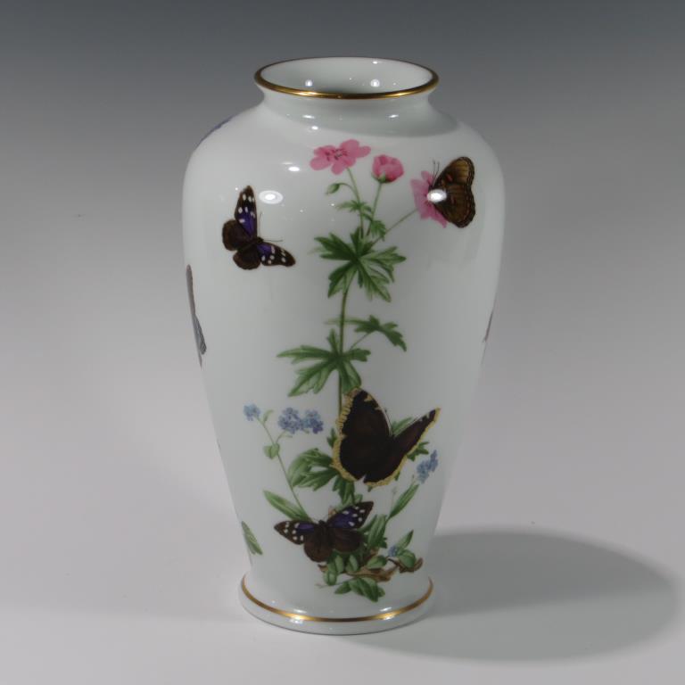 Franklin Porcelain Vase (1 of 2)
