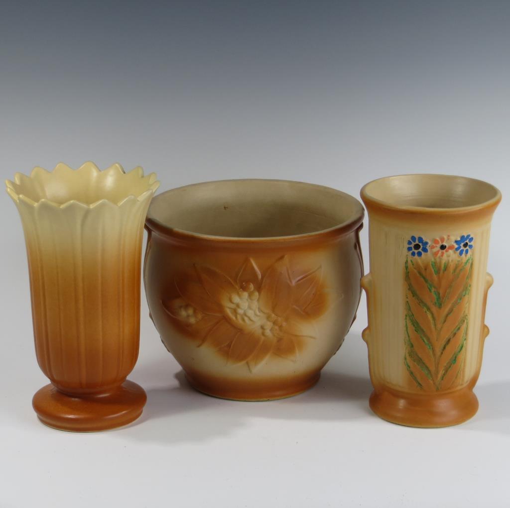 Roseville Capri Vase & Robinson Ransbottom Pottery (1 of 2)