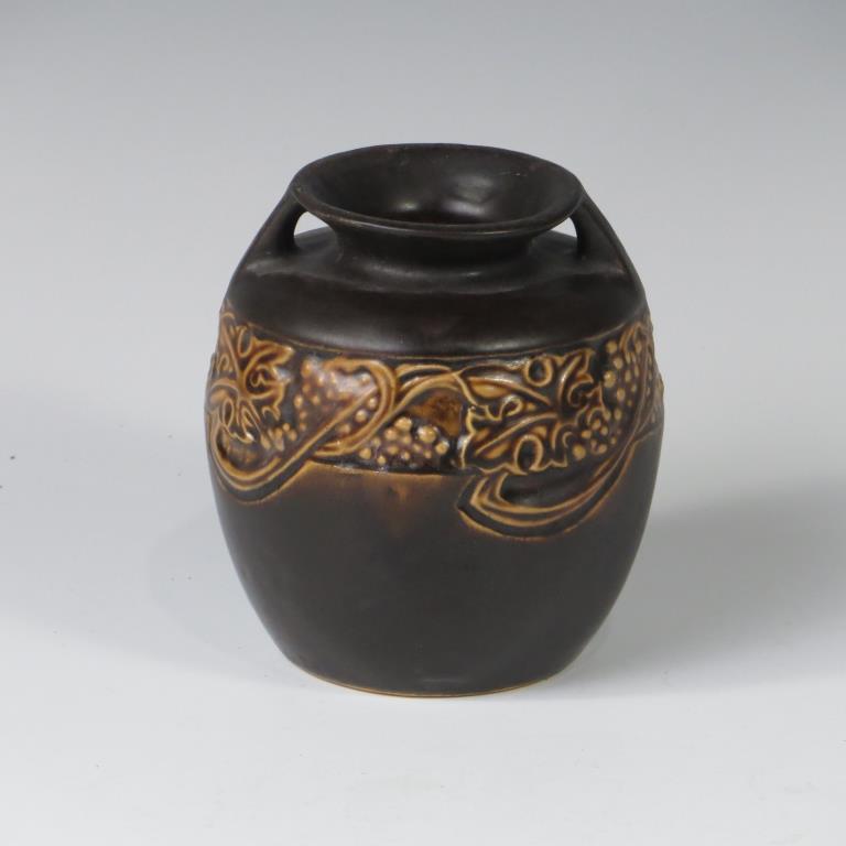 Roseville Vintage Cabinet Vase (1 of 2)