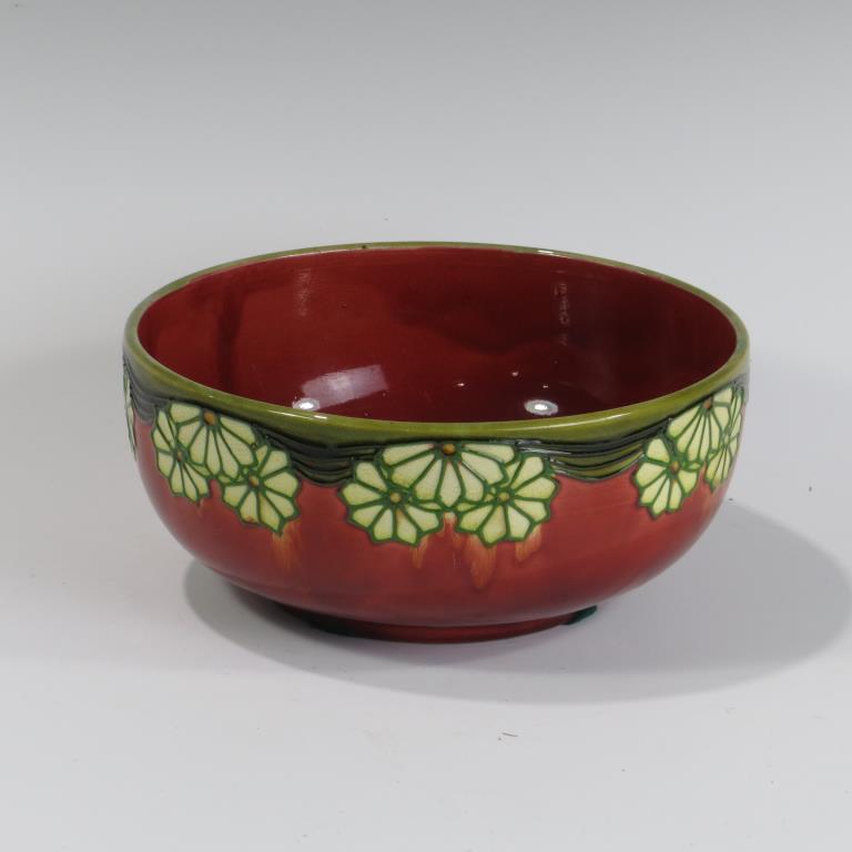 Minton Majolica Bowl: Minton Majolica Bowl. Marked Minton No 32. Excellent condition with felt applied at base. 8 1/4" wide.