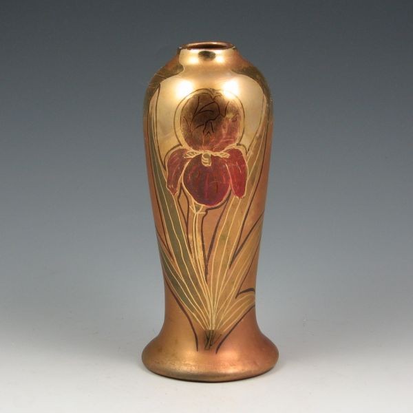 Swastika Keramos 6 3/4" Iris Vase: Swastika Keramos vase with a red iris with green leaves on a gold body. Marked 514L. No repairs or overt damage, but there is some light wear to the finish. 6 3/4" tall.