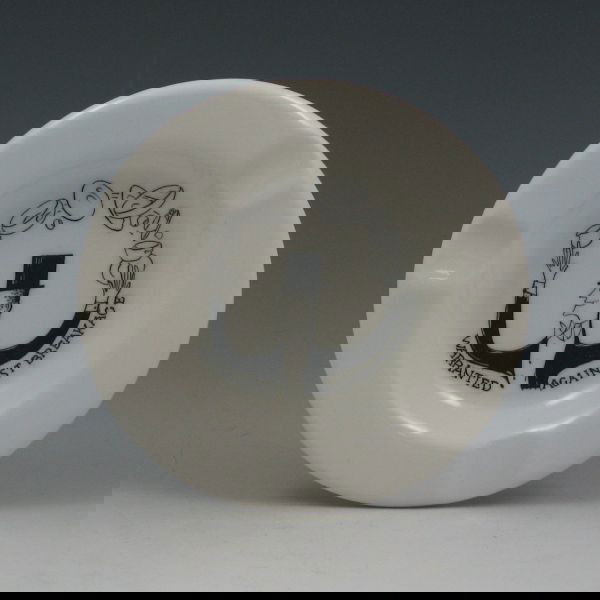 Russel Wright 1952 Iroquois Ashtray - Excellent: Russel Wright designed advertising ashtray for Iroquois Casual China with Seasons Greetings from 1952. Fully marked. Excellent condition. 5 3/8" in diameter.