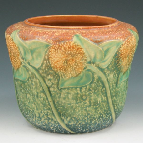 Roseville Sunflower 486-5" Vase - Mint : Roseville Sunflower 486-5" vase with very good mold. Unmarked. Mint. 6 1/2" wide by 5" tall.