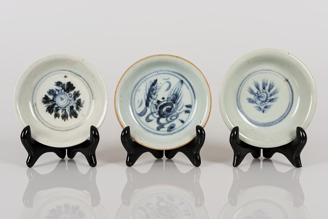 Ming Chinese Blue and White Porcelain Plates: CHINESE BLUE & WHITE PORCELAIN PLATES MING DYNASTY 14-16TH CENTURY 1” X 4.75” ACQUIRED IN THE PHILIPPINES CIRCA 1958 Provenance: Anthony "Tony" Stoner Collection and by descent through family Go