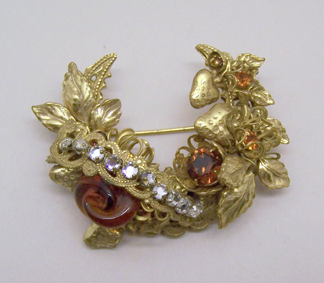 MIRIAM HASKELL brass metal rhinestone brooch pin: IRIAM HASKELL brass metal rhinestone brooch pin measures 2 1/2" long by 1 6/8" wide, crafted with citrine molded glass, rhinestones , weights 24.7 grams, in great condition, I will include the single
