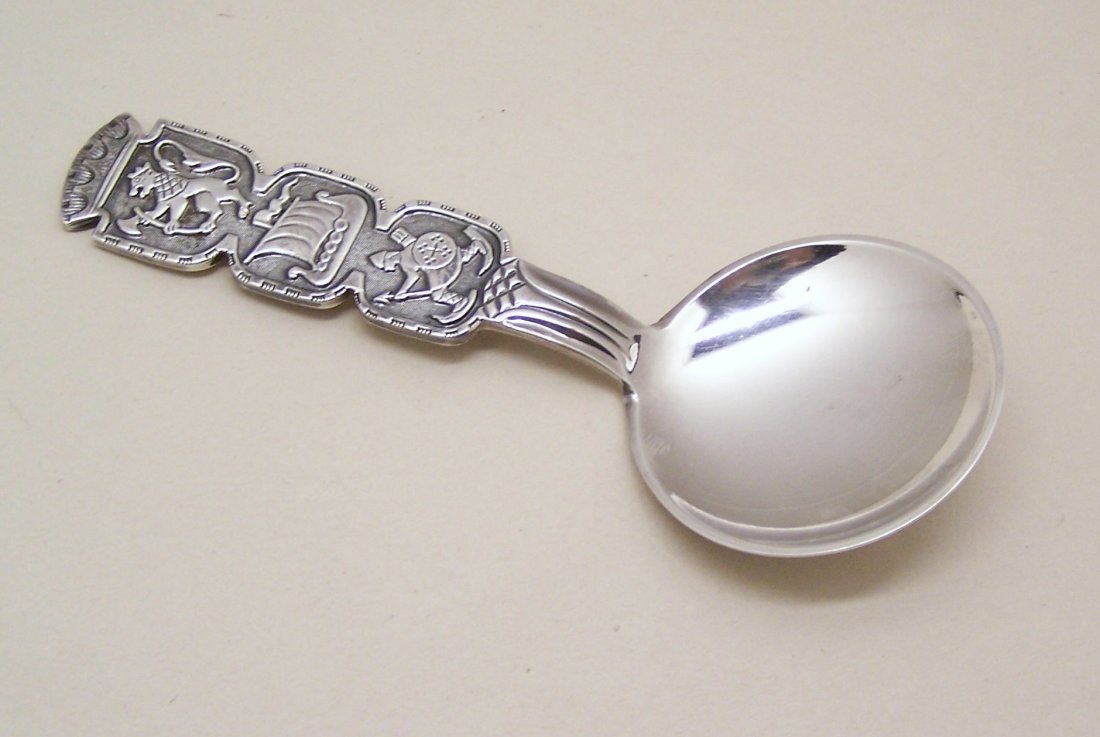 David Andersen Norway sterling silver spoon: measures 5" long by 1 7/8" wide. marked D-A 40G, weigts 41.8 grams in great condition