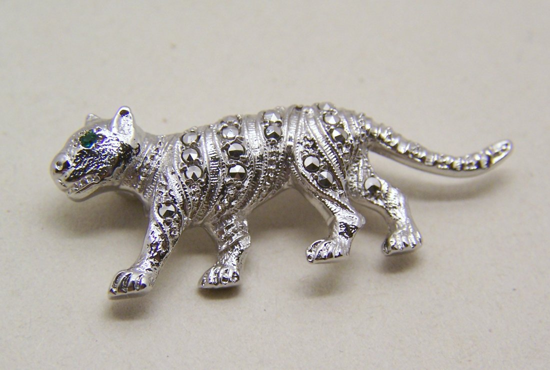 marcasite emerald panther sterling silver brooch pin: measures 1 1/2" long by 5/8" wide, weights 6.4 grams, marked sterling, in great condition.
