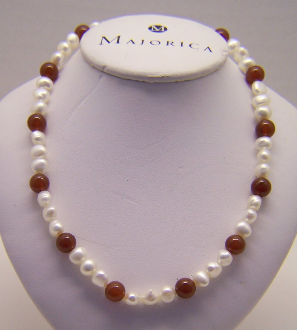 sterling silver cultured pearl carnelian bead necklace: measures 21 1/4" long, crafted with 8mm carnelian & 8mm seed pearl beads, weights 36.4 grams, in great condition