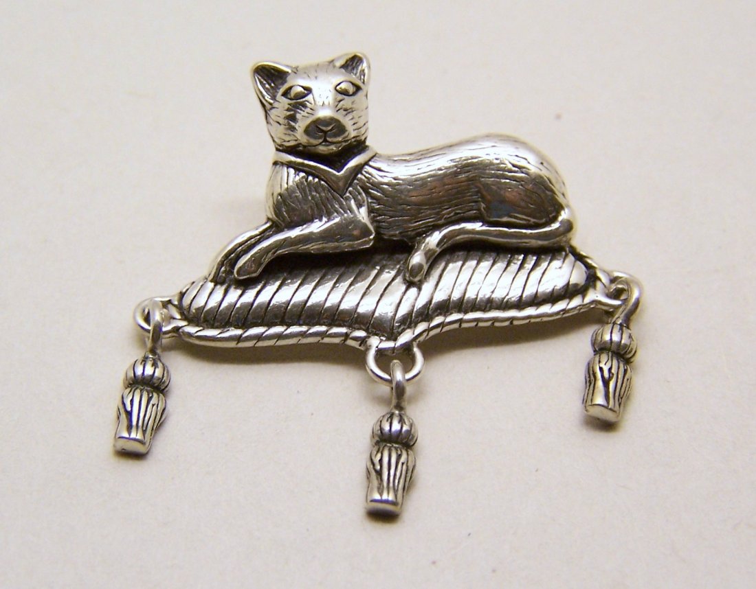 designer sterling silver cat on the pillow brooch pin: measures 1 1/2" long by 1 1/2" wide, weights 10 grams, marked CS 925, in good condition.