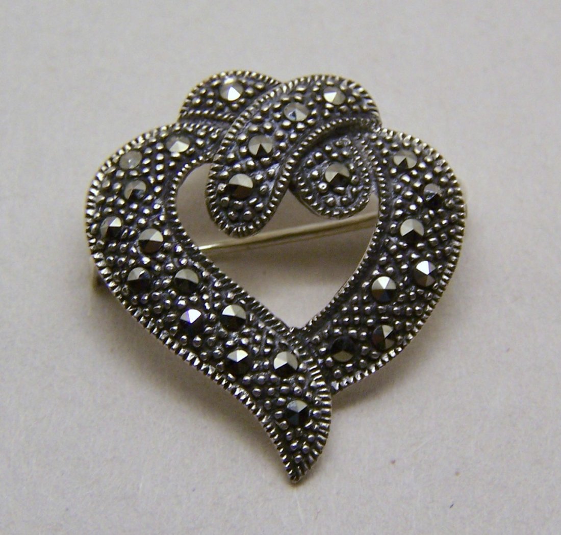 sterling silver marcasite heart brooch pin: measures 15/16" long by 1 1/16" wide,crafted with marcasite, weights 4 grams, marked 925 A, in good condition.