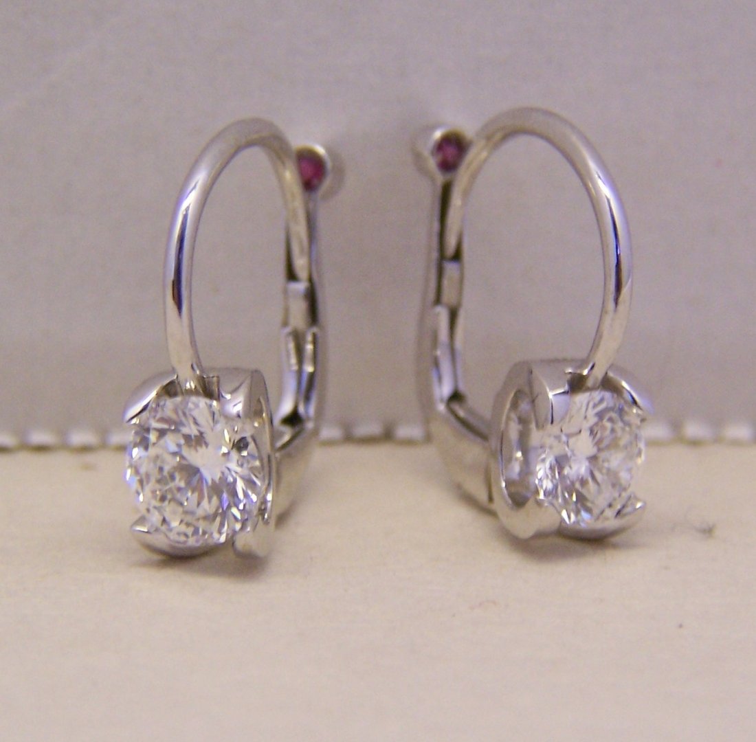 Roberto Coin Cento Eurowire 18k Diamond Earrings 1.15Ct: measures 9/16" long crafted with 1.15Ctw. VS1/ F diamonds weights 2.5 grams, marked Cento 18K Italy In great condition.