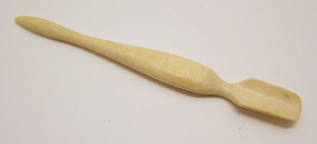 Art Deco carved Ivory Toothpick with manicure tool: measures 4 1/4" long by 7/16" wide, weights 6.3 grams, in great conditions