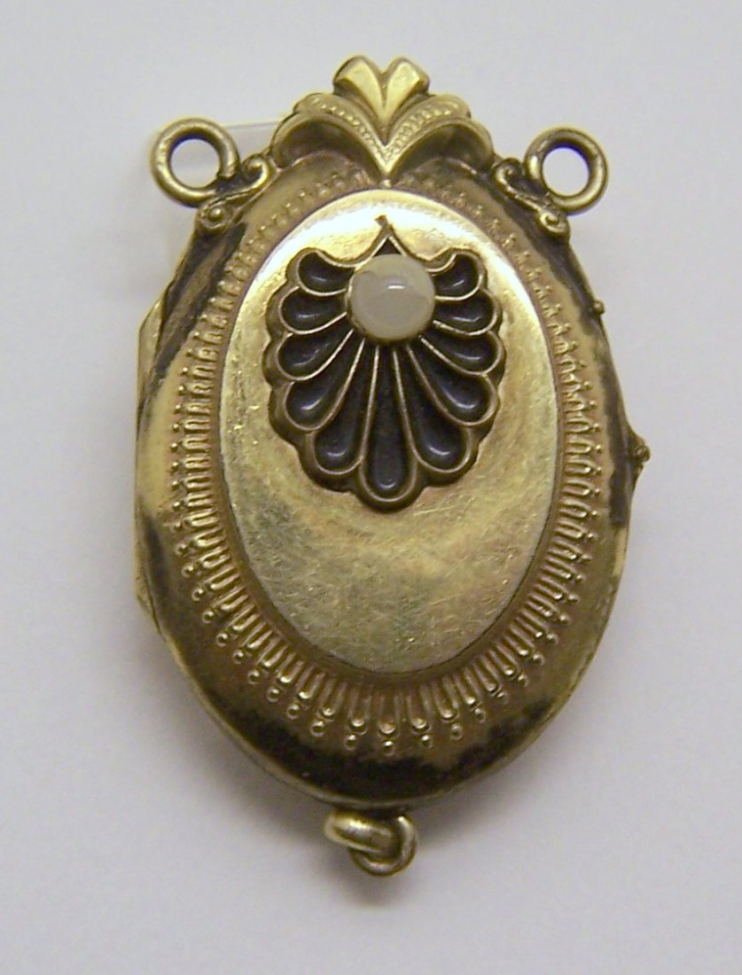 DLC gold filled Germany pendant locket: measures 1 11/16" long by 1 1/16" wide, weights 9.84 grams, in fair condition check pictures for information