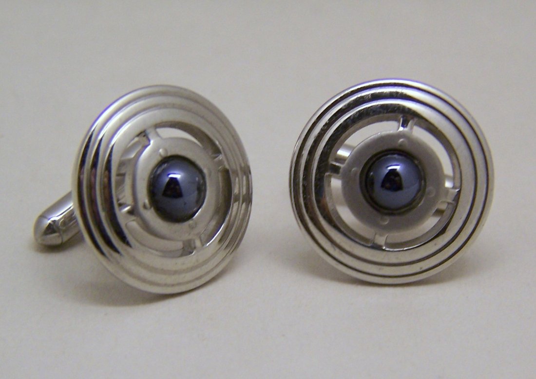 SWANK silver tone hematite cufflinks set: top of the cufflinks measures 13/16" round shape, crafted with 6mm hematite, marked Swank, weights 12.9 grams, in great condition
