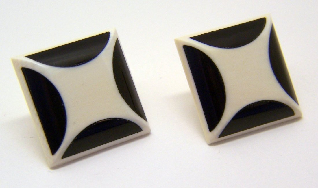 14k carved ivory ebony inlay earrings: measure 1" long by 1" wide, crafted with ivory & ebony inlay, the 14k gold post & ear nut, weights 7.86 grams, in great condition
