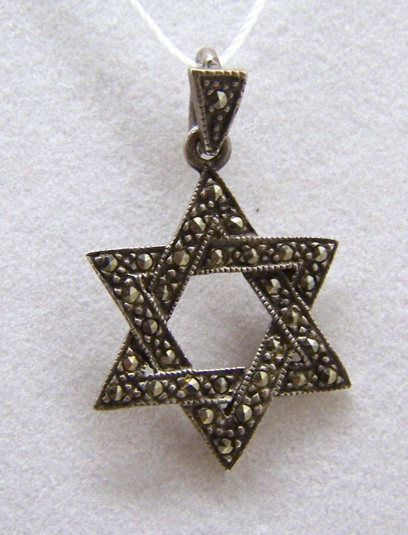 vintage sterling silver marcasite star of david pendant: measures 1 2/8" long by 12/16" wide, weights 2.45 grams, signed 925, in great condition