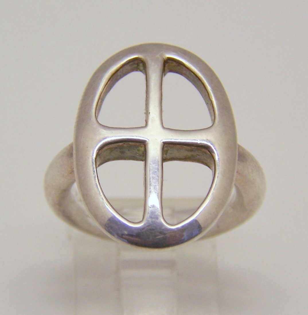 ROBERT LEE MORRIS sterling silver ring: top of the ring measures 7/8" long by 15/16" wide, weights 10.15 grams, size 6, in good signed RLM 925.