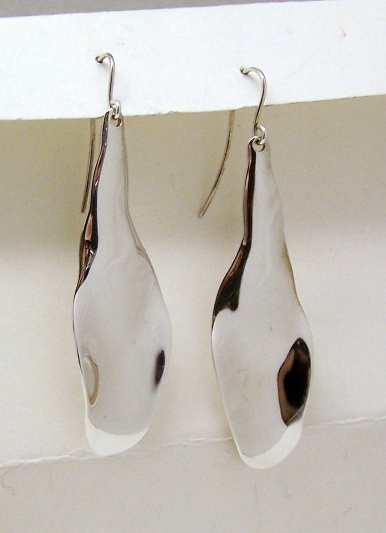 RLM Studio Robert Lee Morris studio drop earrings: measures 2 2/8" long by 5/8" wide, weights 6 grams, signed RLM studio 925, in great condition