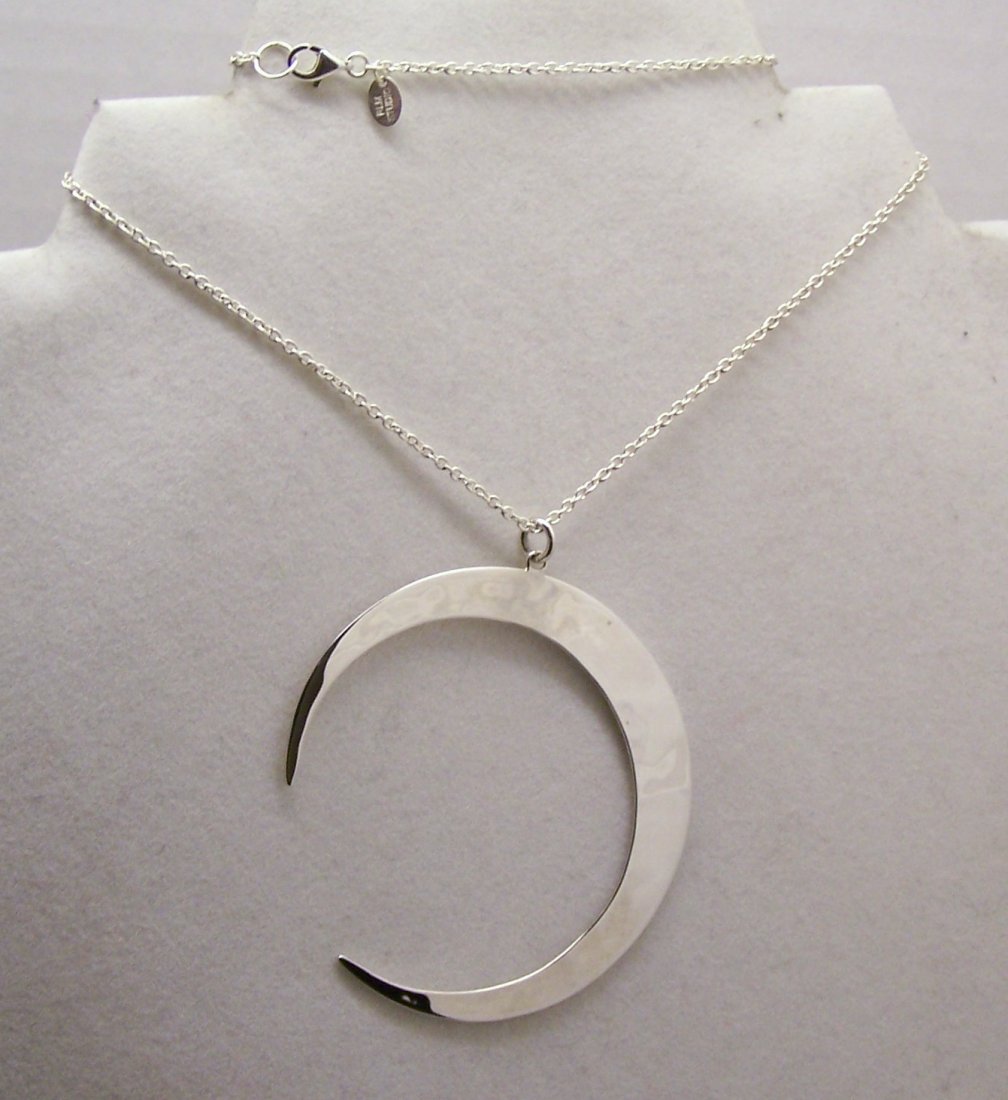 RLM Robert Lee Morris Studio sterling silver necklace: pendant measures 2 13/16" long by 2 9/16" wide, chain measures 18 3/8" long, weights 13.77 grams, signed 925 RLM studio, in great condition