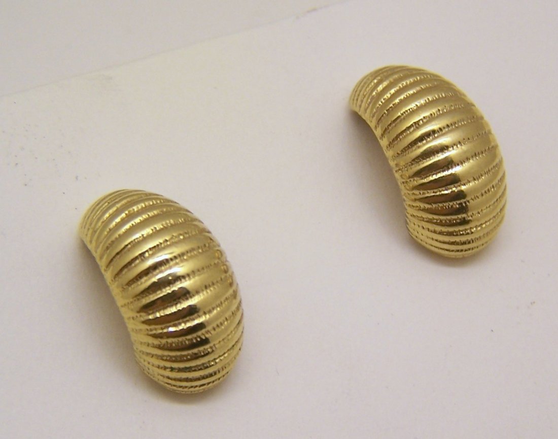 vintage MONET gold tone earrings: measures 7/8" long by 1/2" wide, weights 9.54 grams, signed Monet, in good condition
