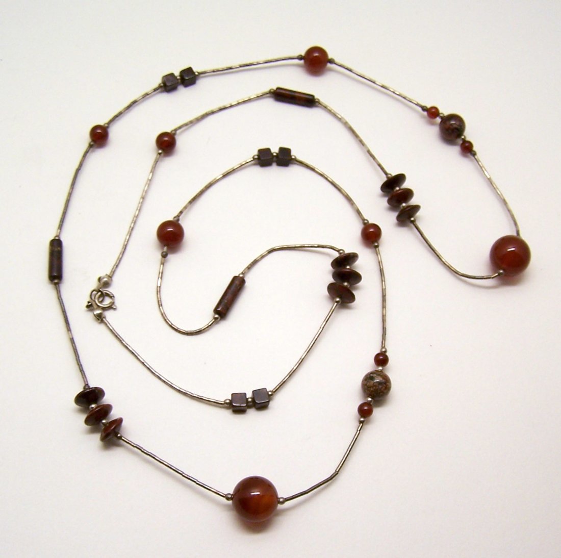 liquid sterling silver carnelian jasper necklace: measures 36" long, crafted with 6mm to 12mm carnelian & 4mm to 12x4mm jasper, weights 19.51 grams, in great condition