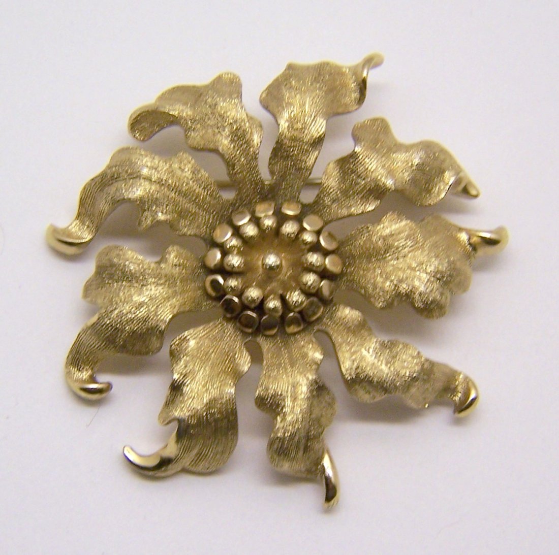 Vintage MONET gold tone flower brooch pin: measures 1 15/16" long by 1 15/16" wide, weights 21.72 grams, signed Monet, in great condition