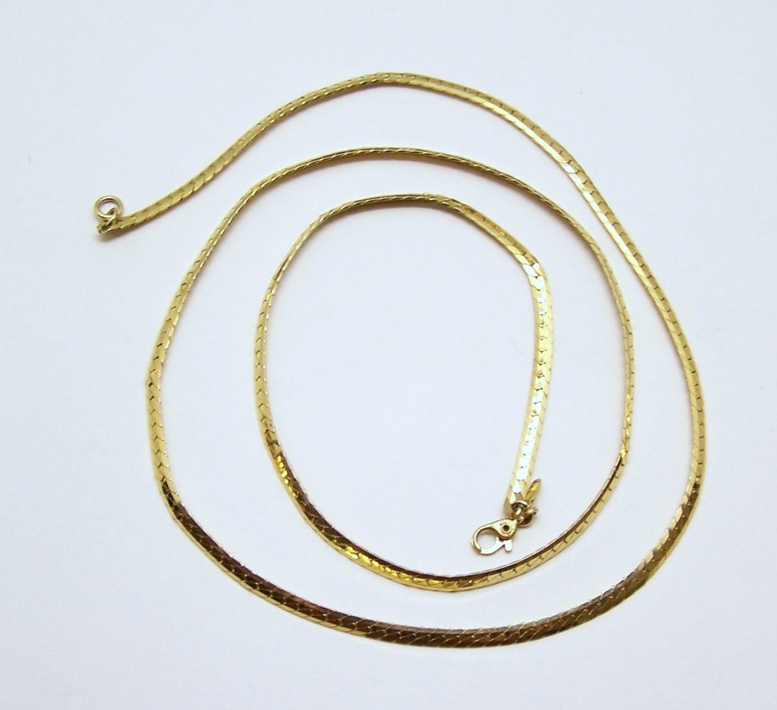vintage MONET gld tone snake chain necklace: measures 27 1/8" long by 3mm wide, weights 13.55 grams, signed Money, in good condition