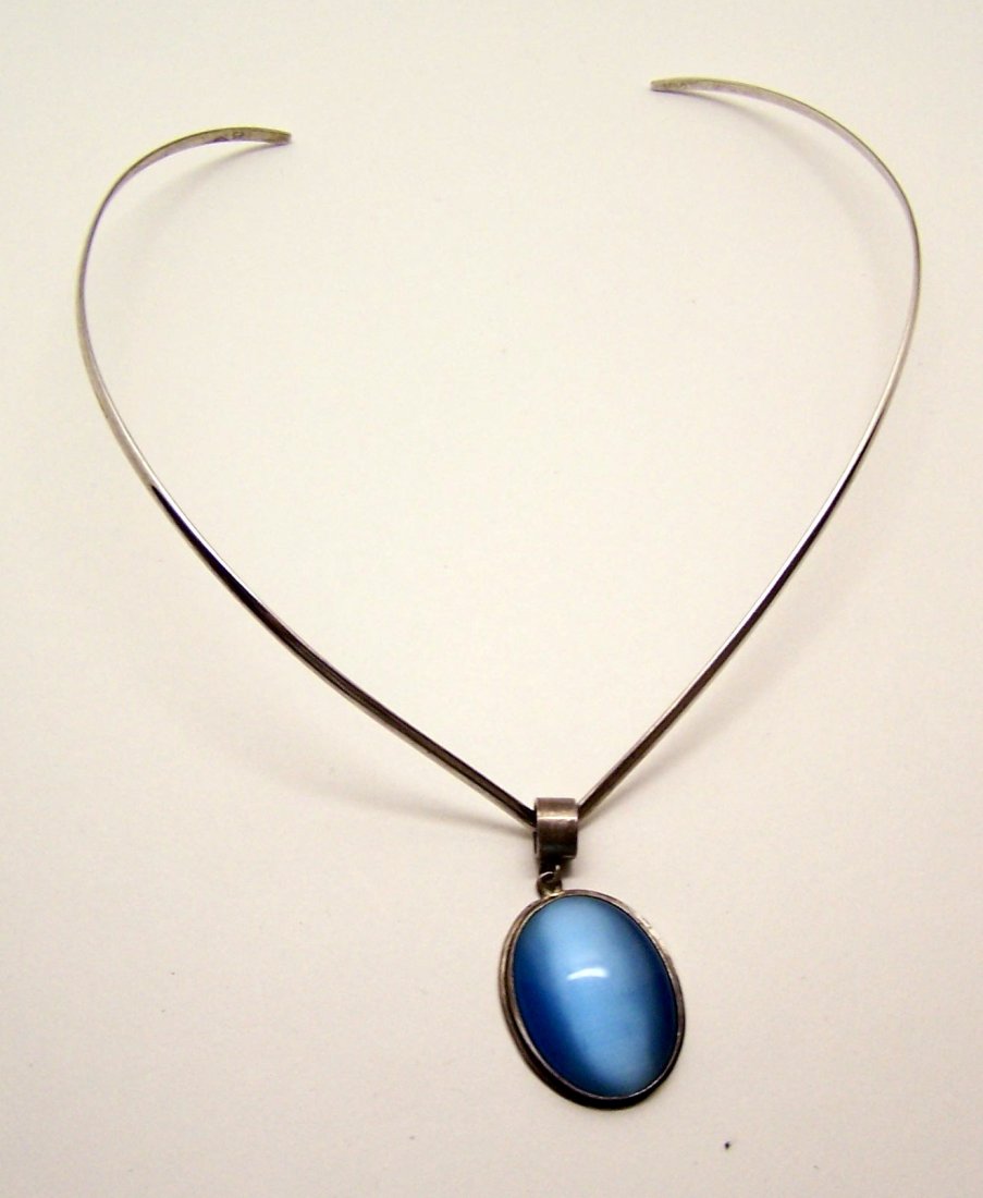 sterling silver cat eye neck wire pendant necklace: neck wire necklace can fit a 15 1/2" to 17" neck, pendant measures 1 13/16" long, crafted with 28x20mm glass cat eye, weights 23 grams, in good condition, signed 925